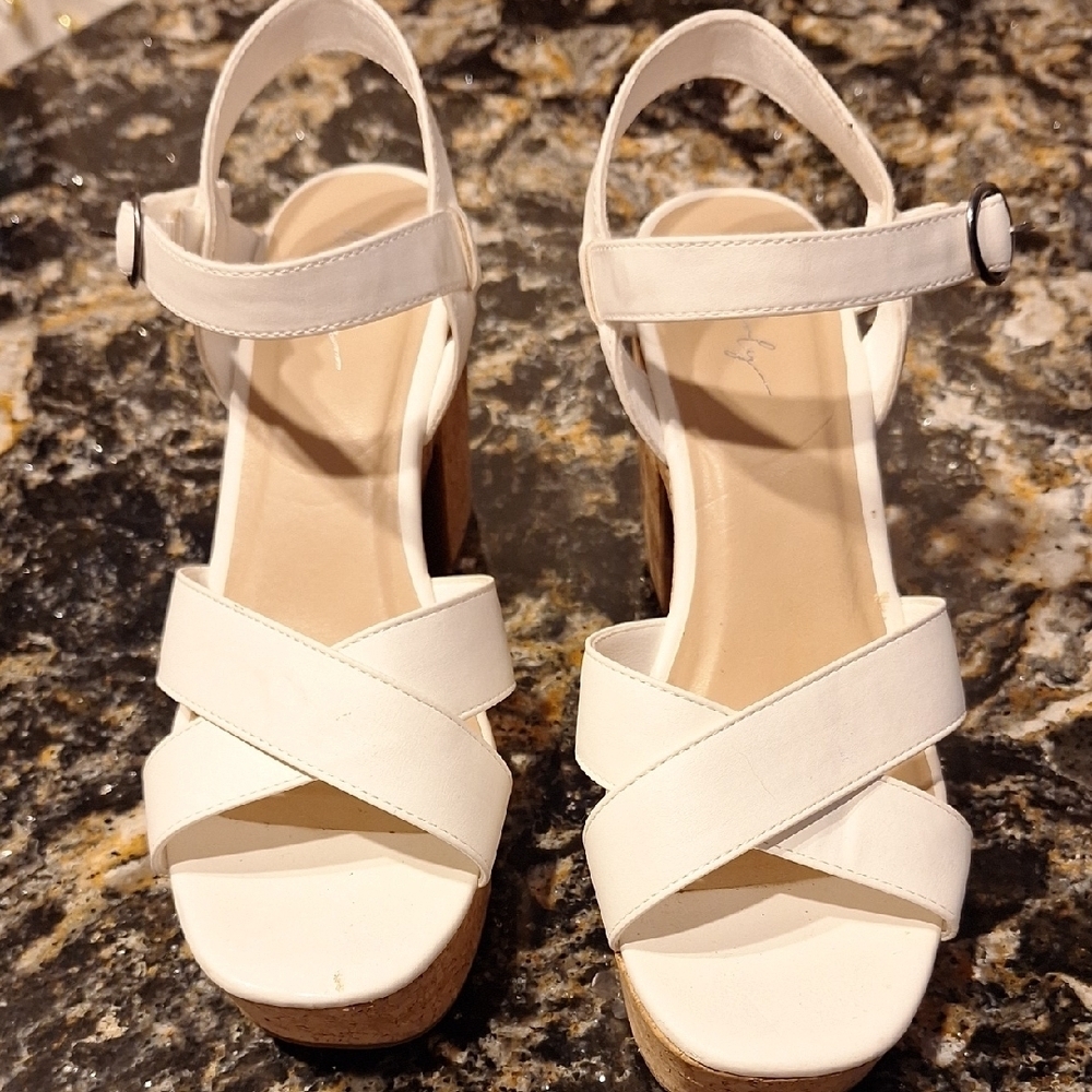 womens Wonderly White Buckle Wedge Sandals Size 11